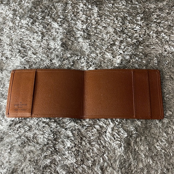 Louis Vuitton Taiga Tresor Etui Papers Id Holder
Kenyan Fawn - Picture 6 of 13